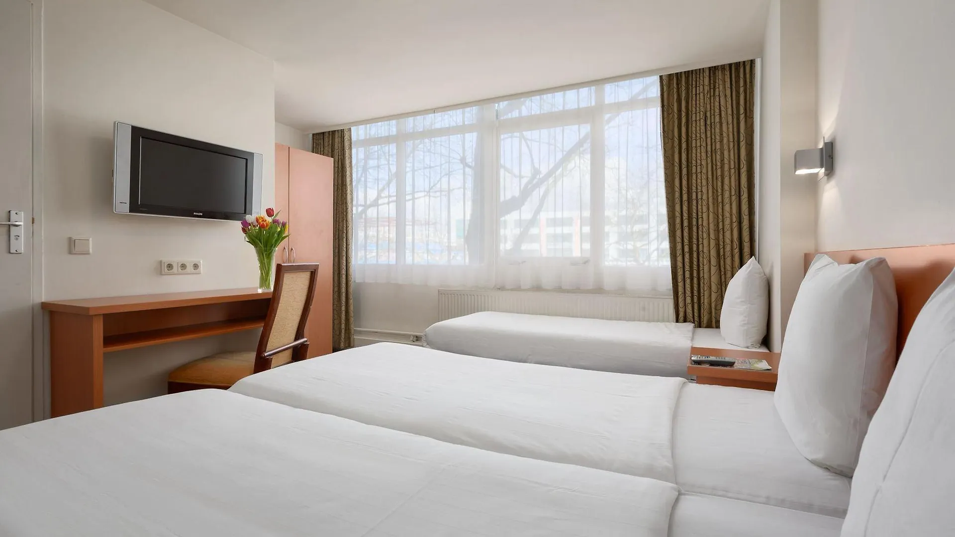 ***  Xo Hotels Infinity Амстердам Нидерланды